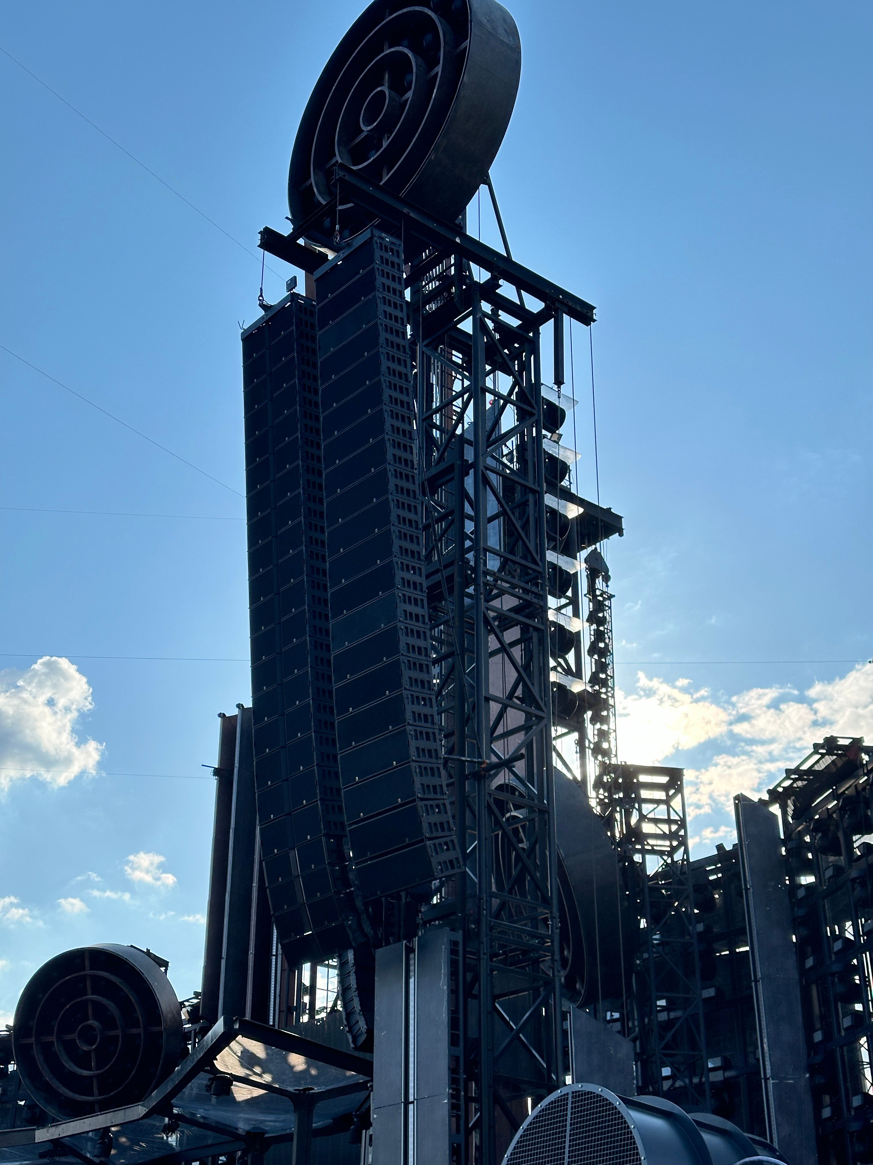 Foto · ELEMENT 02 · DOWNSTAGE PA TOWER